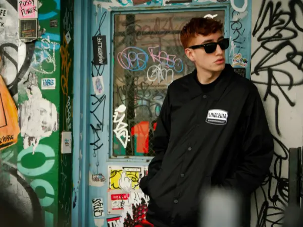 teens-earning-more-with-side-hustles-and-AI